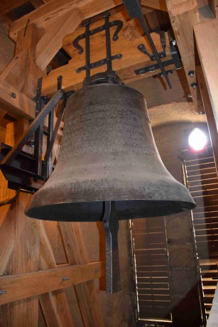 Polička zvon na věži